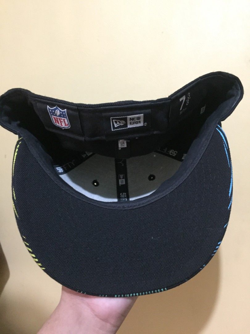 New Era Raiders Snapback Cap (Category: Caps & Hats) located in Manila. Submitted by mr_kim01 (Listing ID 1463608857, Image 2). Description: - Brand: New Era - Team: Oakland Raiders - Color: Black - Style: Snapback cap - Size: 7 1/4 - Special Feature: Green and yellow abstract pattern on brim - Authenticity: NFL official merchandise.