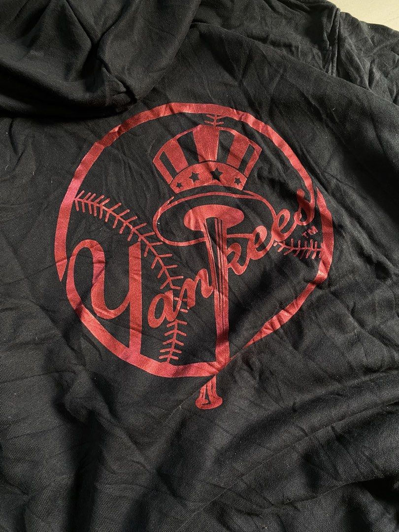New Era Yankees ⚾️ (Category: Hoodies) located in San Miguel. Submitted by jackcurateddept (Listing ID 1463599122, Image 3). Description: Large on tag 23x28 As new & authentic +shipping.