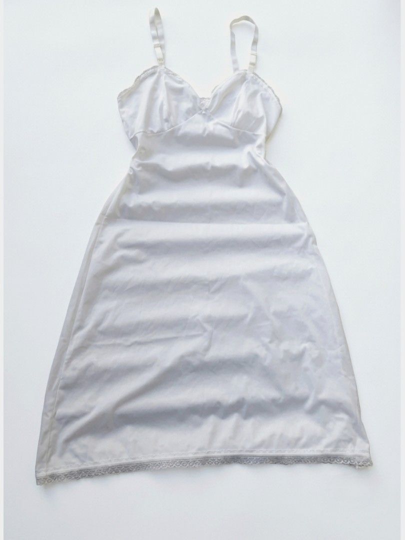 Night dress (Category: Dresses) located in Quezon City. Submitted by lys_picks (Listing ID 1463688229, Image 1). Description: can fit xs-m very pretty 💕.
