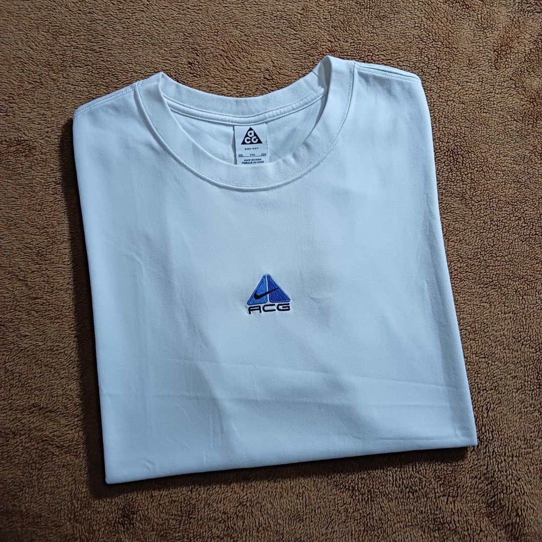NIKE ACG LUNGS TEE (Category: Activewear) located in Bugallon. Submitted by gabe-perez (Listing ID 1463673785, Image 1). Description: NIKE ACG LUNGS TEE XXL, WIDTH 25 x LENTGH 29.