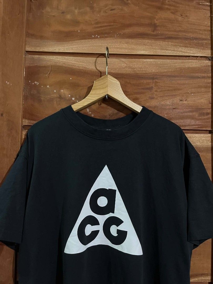 NIKE ACG TEE BIG LOGO (Category: Activewear) located in Tagum. Submitted by danelle_closet1106 (Listing ID 1463650929, Image 2). Description: EXCELLENT SIZE:LARGE COLOR RATE:9.8/10 ISSUE, VERY MINIMAL DOT BLEACH STAIN SEE LAST PIC.