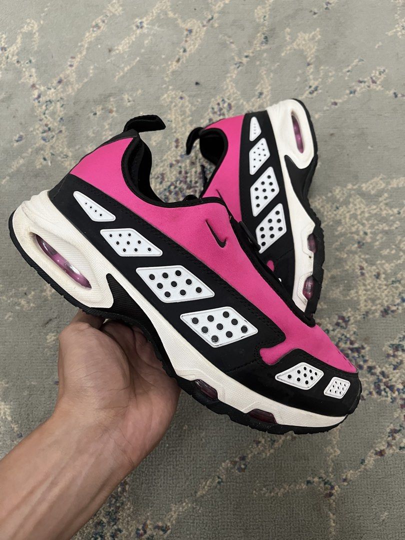 Nike airmax sunders size 9.5 (Category: Sneakers) located in Makati City. Submitted by thankyoupayme (Listing ID 1463641904, Image 2). Description: - Pink and black Nike Air Max Goadome sneakers - Easy zip-up front closure - Comfortable Air Max cushioning in the sole - Distinctive tread pattern for grip - Versatile for everyday wear and athletic activities.