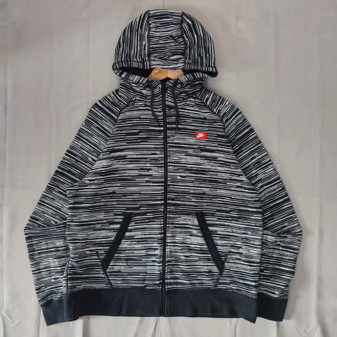 Nike All Over Print Zip Hoodie (Category: Hoodies) located in Naic. Submitted by dreamhighofficial (Listing ID 1463599731, Image 2). Description: 👕Nike All Over Print Zip Hoodie ✨ Condition: 8.8/10 — In Good Condition - Repaired Pinhole 📏 Measurements: 24" Width | 26" Length 💸 Price: ₱700 + Shipping Fee 🚚 Mode of Delivery: J&T (Shipping starts ₱60–₱200 depending on location, quantity & weight) 💰 Payment Method: GCash Only 📍 Location: Brgy. 