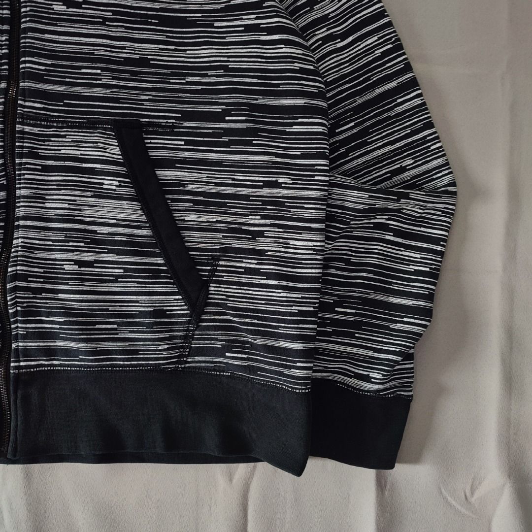 Nike All Over Print Zip Hoodie (Category: Hoodies) located in Naic. Submitted by dreamhighofficial (Listing ID 1463599731, Image 3). Description: 👕Nike All Over Print Zip Hoodie ✨ Condition: 8.8/10 — In Good Condition - Repaired Pinhole 📏 Measurements: 24" Width | 26" Length 💸 Price: ₱700 + Shipping Fee 🚚 Mode of Delivery: J&T (Shipping starts ₱60–₱200 depending on location, quantity & weight) 💰 Payment Method: GCash Only 📍 Location: Brgy. 