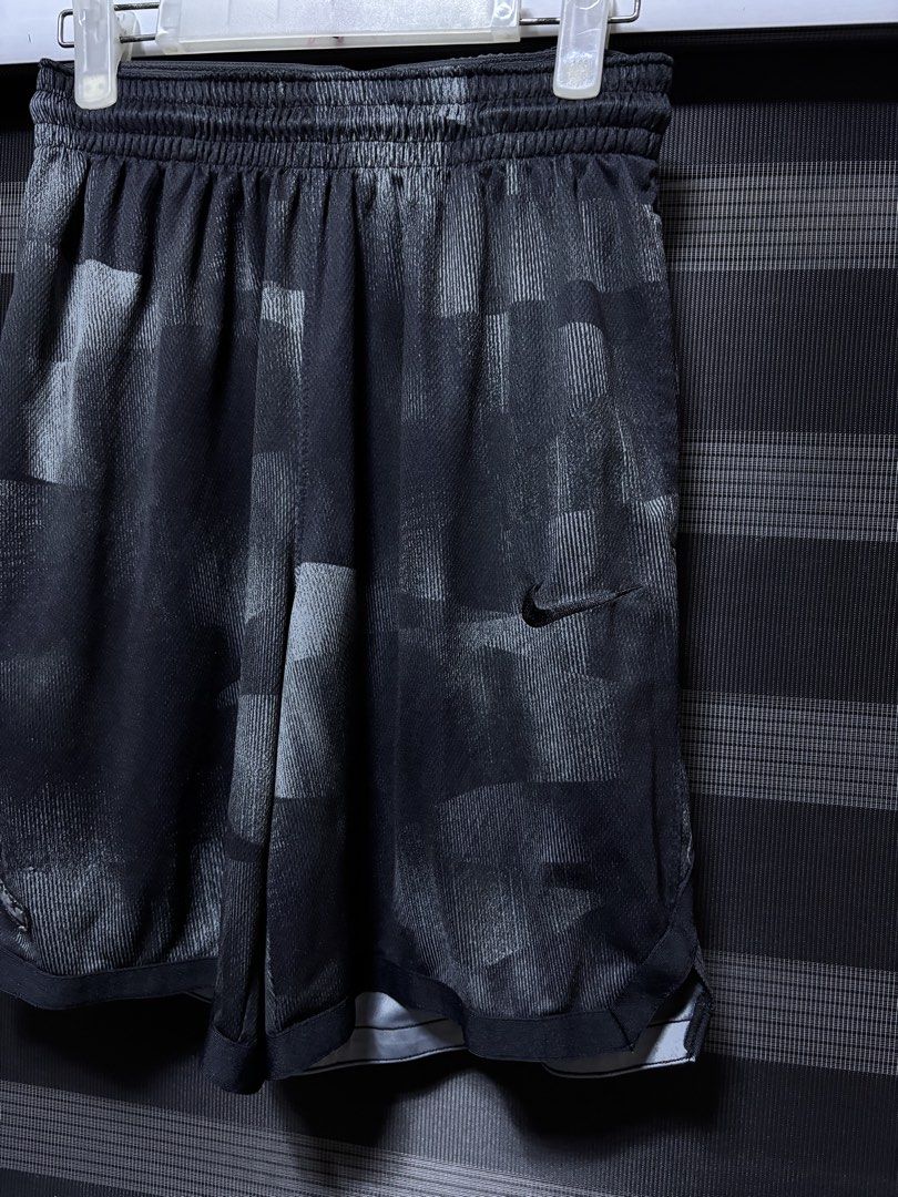 Nike Basketball Shorts Men's Miller Pattern (Category: Shorts) located in Pasig City. Submitted by abogadosupremo (Listing ID 1463567584, Image 2). Description: - Black Nike basketball shorts - Cool abstract pattern - Comfortable elastic waistband - Nike logo detail on the side - Ideal for training or casual wear - 100% Legit and Authentic - Very Good Condition - Color may vary due to lighting - No issue at all - Size : L - Thank you! 🫶🏻🔥.