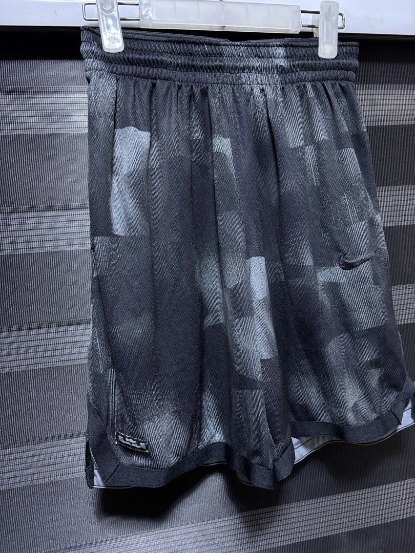 Nike Basketball Shorts Men's Miller Pattern (Category: Shorts) located in Pasig City. Submitted by abogadosupremo (Listing ID 1463567584, Image 3). Description: - Black Nike basketball shorts - Cool abstract pattern - Comfortable elastic waistband - Nike logo detail on the side - Ideal for training or casual wear - 100% Legit and Authentic - Very Good Condition - Color may vary due to lighting - No issue at all - Size : L - Thank you! 🫶🏻🔥.