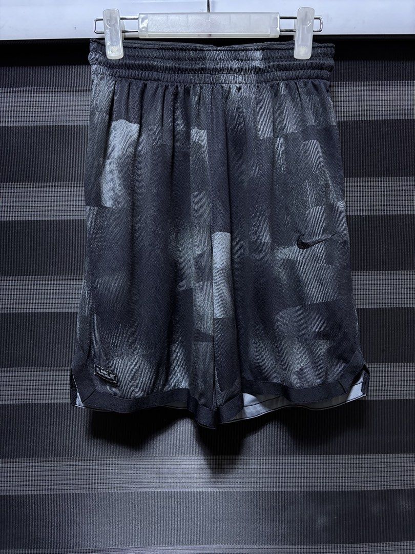 Nike Basketball Shorts Men's Miller Pattern (Category: Shorts) located in Pasig City. Submitted by abogadosupremo (Listing ID 1463567584, Image 1). Description: - Black Nike basketball shorts - Cool abstract pattern - Comfortable elastic waistband - Nike logo detail on the side - Ideal for training or casual wear - 100% Legit and Authentic - Very Good Condition - Color may vary due to lighting - No issue at all - Size : L - Thank you! 🫶🏻🔥.