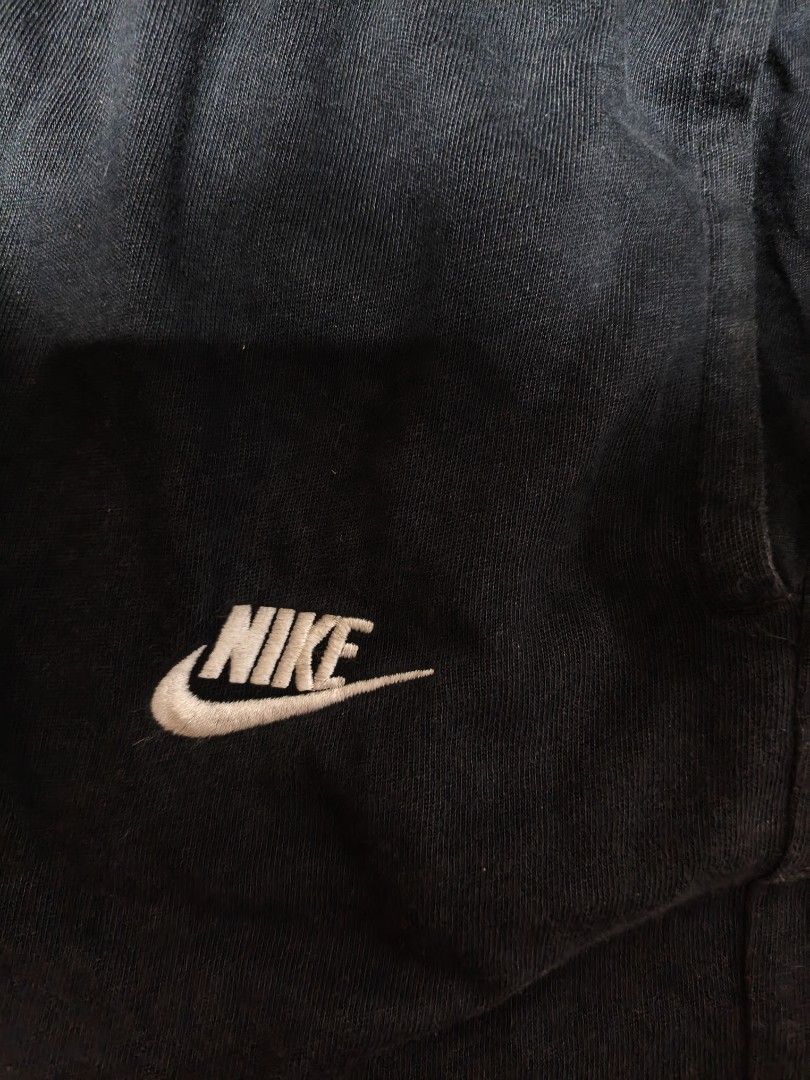 Nike Black Cotton Shorts Size M (Category: Shorts) located in Maasim. Submitted by ukayganda25 (Listing ID 1463619976, Image 2). Description: - Black Nike Shorts - 100% Cotton - Elastic waistband with drawstring - Features pockets - Size Medium - Ideal for casual wear or sports activities -26-30 waistline -17.5 length .