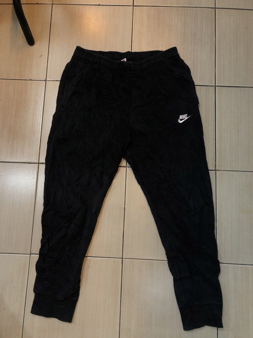 Nike Black Jogger Pants Size L (Category: Joggers) located in Manila. Submitted by bakithrift213 (Listing ID 1463635056, Image 1). Description: - Black Nike Jogger Pants - Size: Large (L) - Made in China - Comfortable for everyday wear - Ideal for lounging or light workouts - Features elastic waistband with drawstring - Two side pockets - Please check photos for detailed condition.