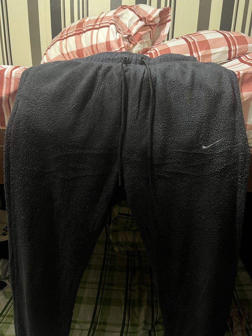 Nike Black Joggers Sweatpants Size XS (Category: Joggers) located in Pasay City. Submitted by Oboyyy (Listing ID 1463644194, Image 1). Description: - Brand: Nike - Type: Fleece Joggers - Color: Black - Material: Super soft and warm fleece - Features: Embroidered Nike swoosh logo on left leg, elastic waistband with drawstring - Fit: Comfortable, adjustable - Best for: Lounging, casual wear - Size: XS.