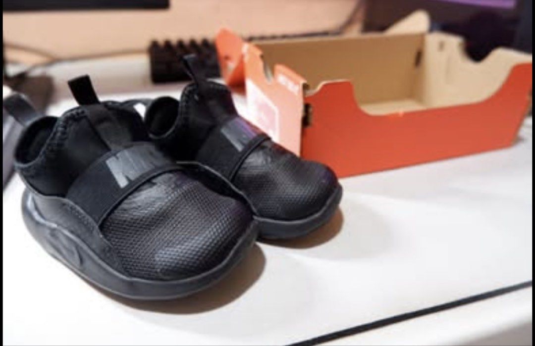 Nike Black Slip-On Shoes with Box (Category: Babies & Kids Fashion) located in Daraga. Submitted by angelotold10516 (Listing ID 1463725408, Image 1). Description: original, can ask for more pics js dm me.