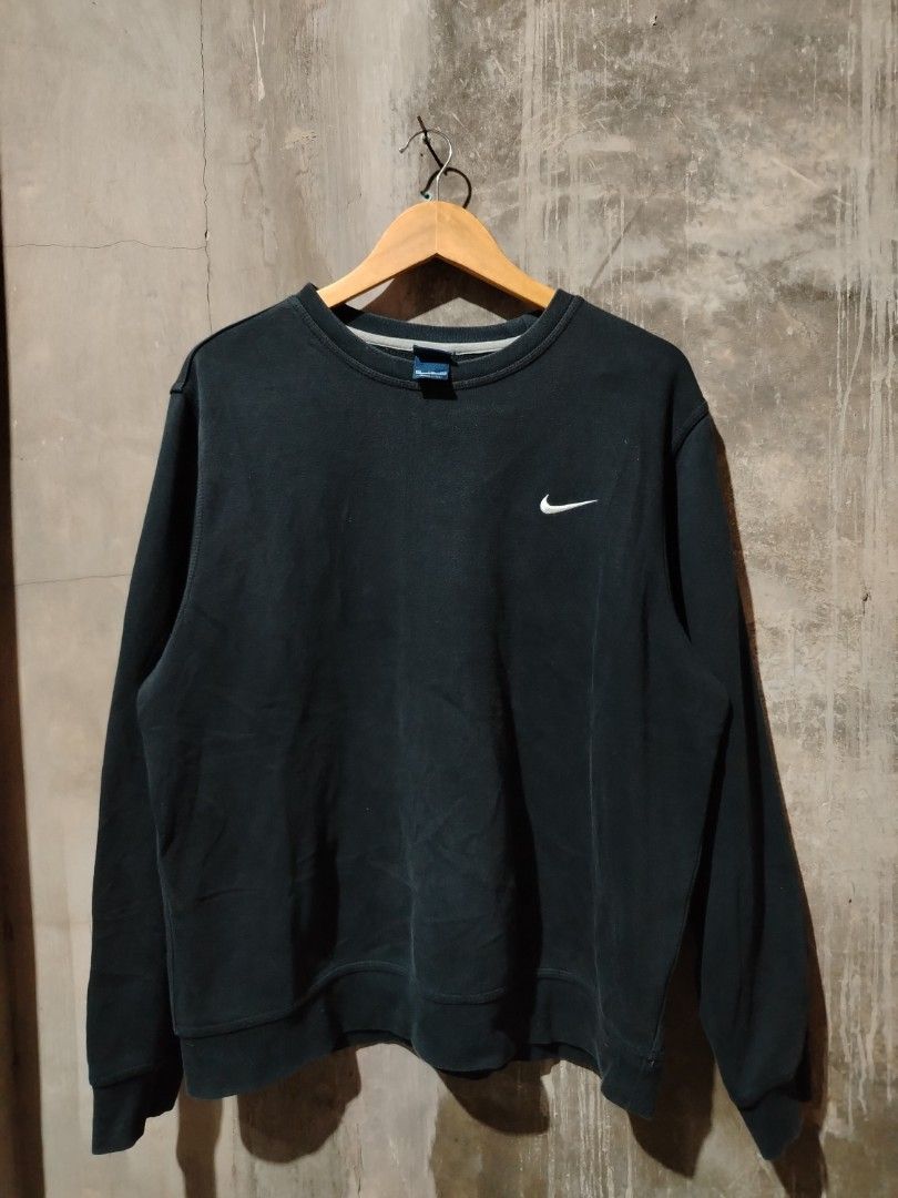 Nike Black Sweatshirt and Sweatpants Set (Category: Coats, Jackets and Outerwear) located in Tagum. Submitted by kotasallys40096 (Listing ID 1463688593, Image 2). Description: Aspack or split will do📩 LS: 24*27 Pants: 32-38 waist, 39 length Both excellent condition 📍 Color rate: 9/10 or better for both📍 Both no issue📍 💸 689 shipped aspack.