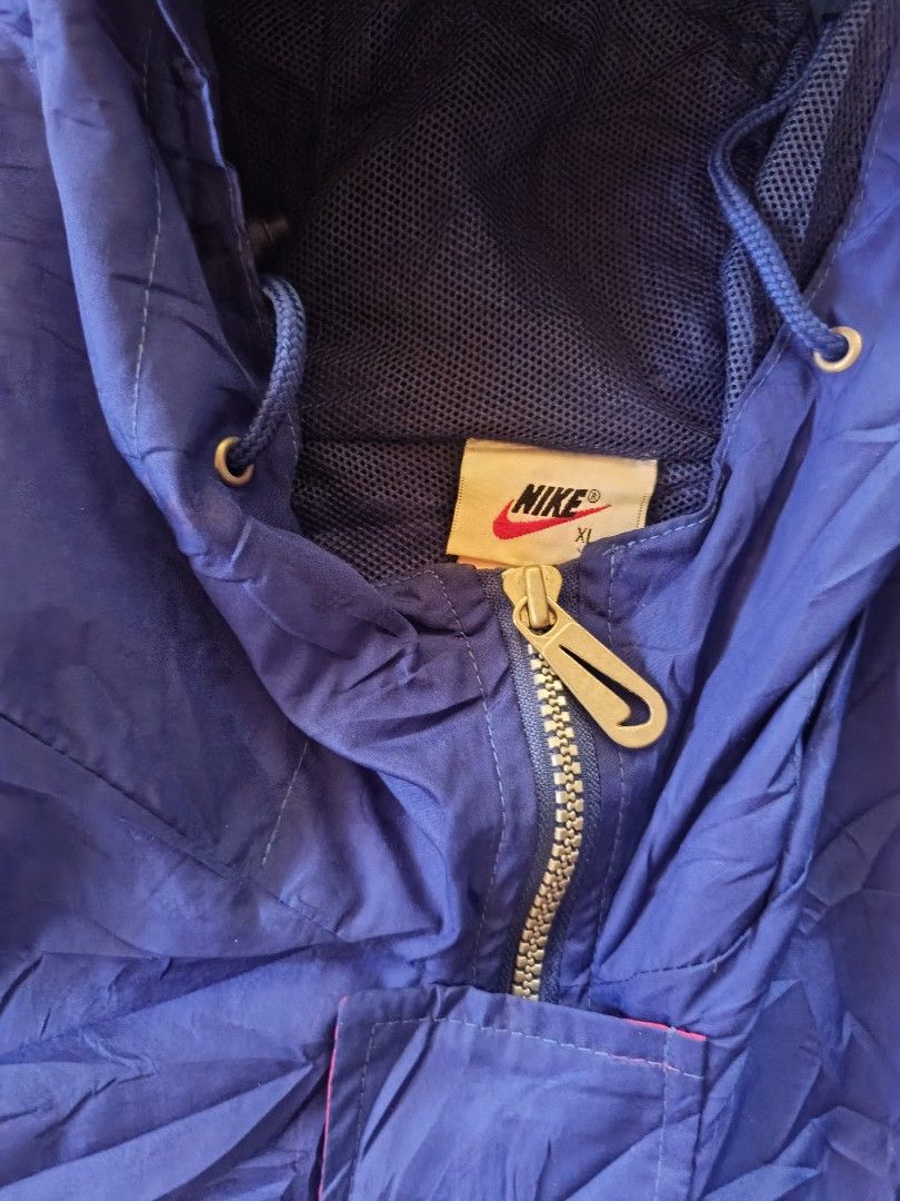 Nike Blue Windbreaker Jacket Hoodie (Category: Coats, Jackets and Outerwear) located in Trinidad. Submitted by johnmarkso25128 (Listing ID 1463591448, Image 3). Description: flawless condition 10 color rate 10 dimes 26.5×31.