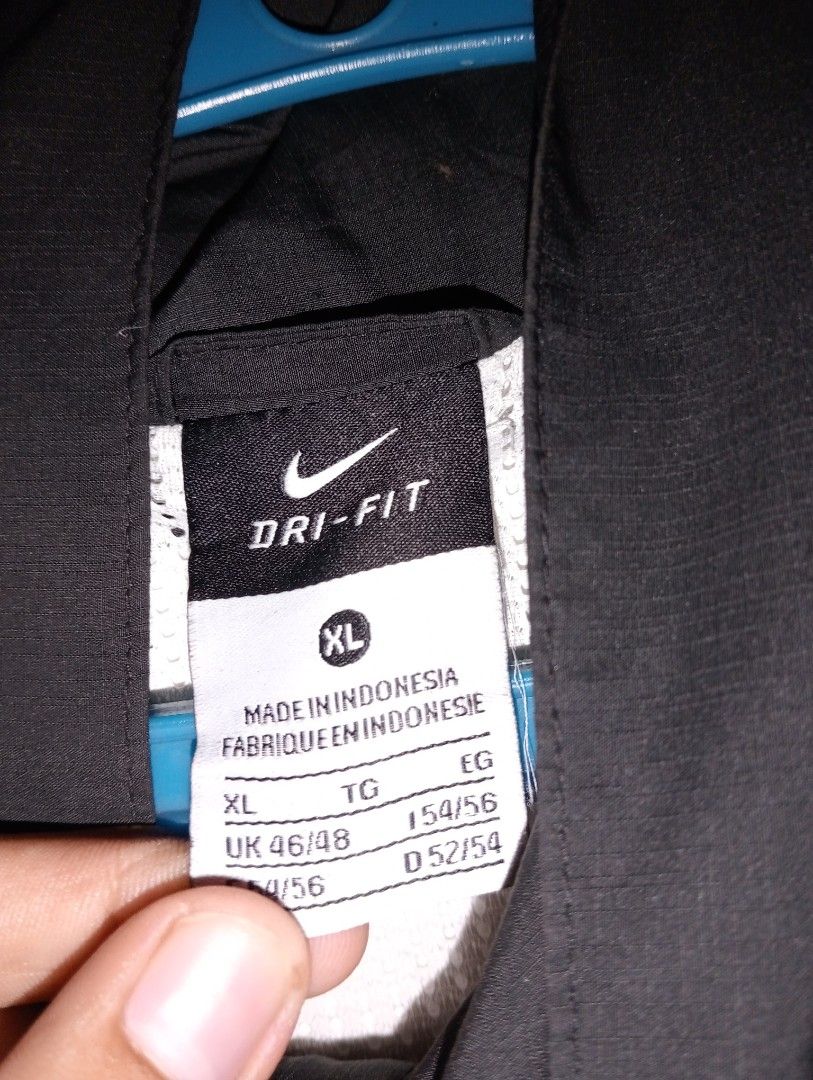 Nike Brand (Category: Coats, Jackets and Outerwear) located in Manila. Submitted by kevin_thrift1417 (Listing ID 1463707402, Image 2). Description: .