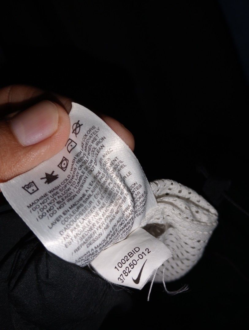 Nike Brand (Category: Coats, Jackets and Outerwear) located in Manila. Submitted by kevin_thrift1417 (Listing ID 1463707402, Image 3). Description: .