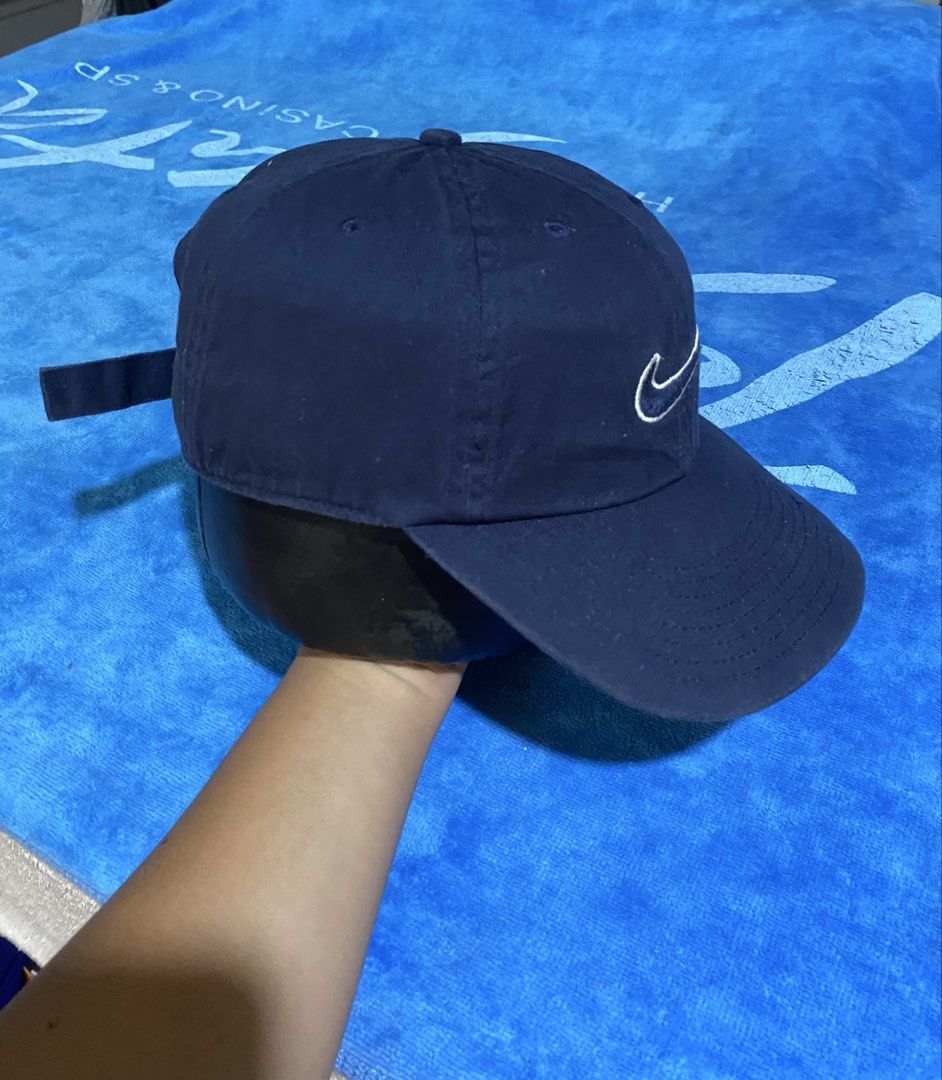 Nike cap (Category: Caps & Hats) located in Cebu City. Submitted by jerianix (Listing ID 1463627169, Image 2). Description: Nike cap One size Good condition Issue : small bends on brim right side .