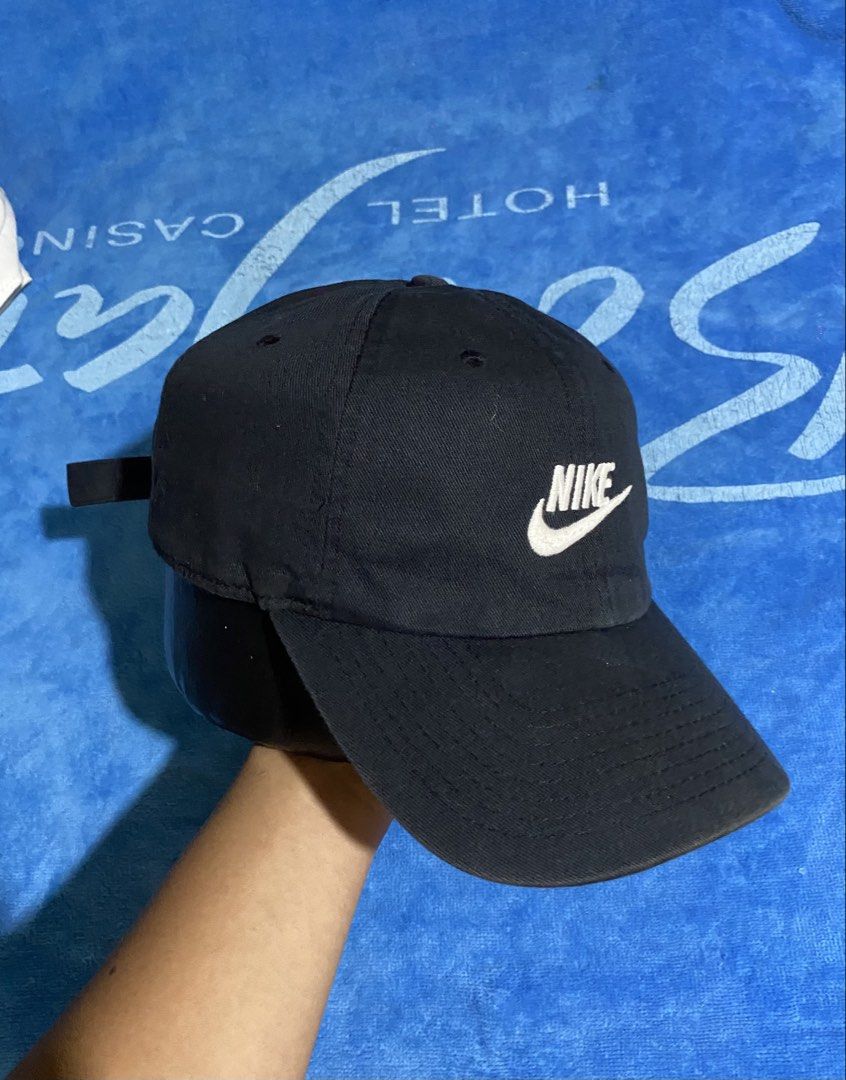Nike cap (Category: Caps & Hats) located in Cebu City. Submitted by jerianix (Listing ID 1463631321, Image 2). Description: Nike cap Size one Good condition No issues .