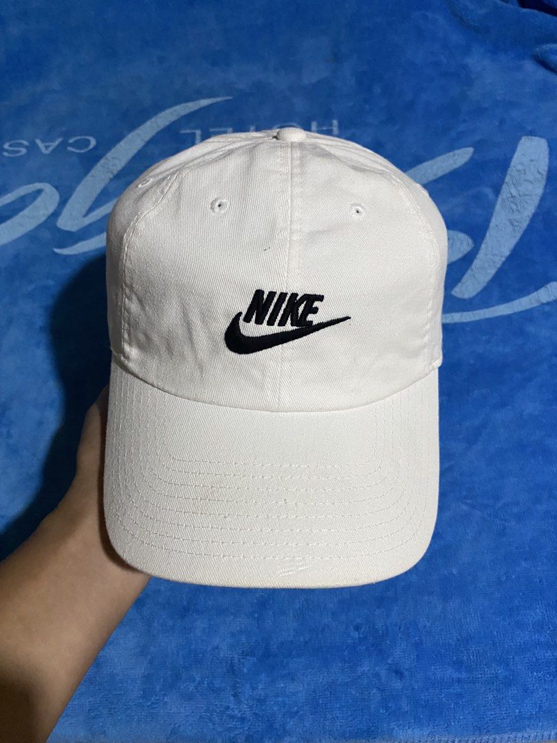 Nike cap white (Category: Caps & Hats) located in Cebu City. Submitted by jerianix (Listing ID 1463630838, Image 1). Description: Nike cap white One size Good condition No Issue .