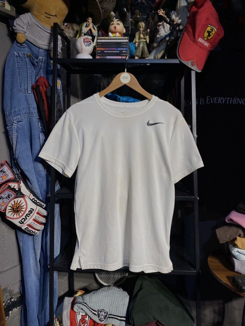 NIKE DRI-FIT SHIRT (Category: Tshirts & Polo Shirts ) located in San Pablo. Submitted by genesisllo24149 (Listing ID 1463662968, Image 2). Description: NIKE DRI-FIT SHIRT LENGTH -> 26.5 WIDTH -> 19 ISSUE -> YELLOWING CONDITION -> GOOD DM TO PURCHASE 📥 DISCLAIMER: - Please manage your expectations, posted items are preloved, used & thrifted -Actual color may vary due to lighting -Flaker will be posted.