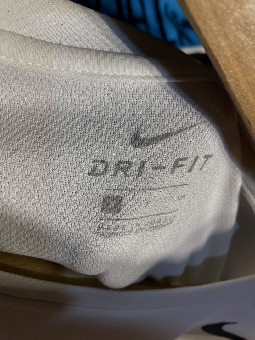 NIKE DRI-FIT SHIRT (Category: Tshirts & Polo Shirts ) located in San Pablo. Submitted by genesisllo24149 (Listing ID 1463662968, Image 3). Description: NIKE DRI-FIT SHIRT LENGTH -> 26.5 WIDTH -> 19 ISSUE -> YELLOWING CONDITION -> GOOD DM TO PURCHASE 📥 DISCLAIMER: - Please manage your expectations, posted items are preloved, used & thrifted -Actual color may vary due to lighting -Flaker will be posted.