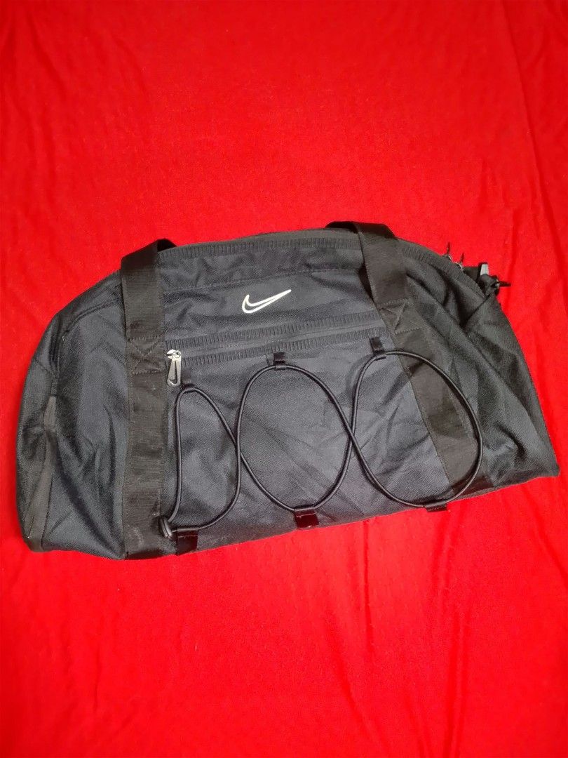 NIKE DUFFLE SLING BAG ✔️ (Category: Sling Bags) located in Manila. Submitted by ced_thrift_ph (Listing ID 1463713792, Image 1). Description: OR BEST OFFER PM📩 📍 LOCATION MANILA 📦 COURIER JNT LALAMOVE.