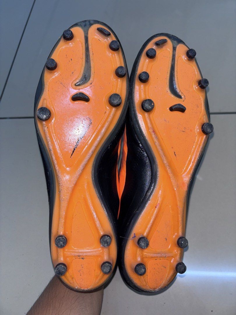 Nike Hypervenom (Category: Boots) located in Ipoh. Submitted by azriezmannn (Listing ID 1463690921, Image 3). Description: Original boot second grade 28cm Condition 8/10 Kena jahit tapak (nak saya jahit dulu pun boleh) Stud tajam lagi.