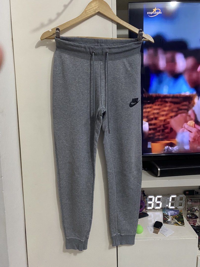 Nike joggerpants (Category: Joggers) located in Santa Maria. Submitted by jordangail (Listing ID 1463626610, Image 1). Description: 28-30x36 Nike joggerpants Rubber logo Excellent condi 9.7/10 Mine na Gcash Jnt God bless.