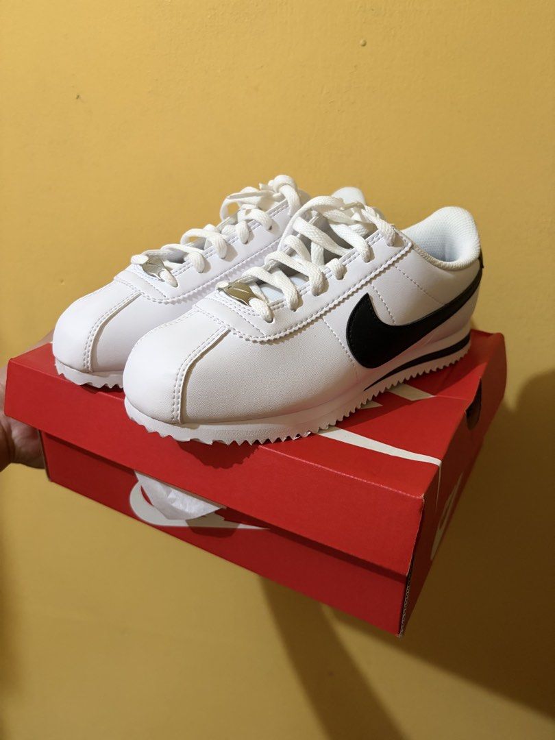 Nike Kids Cortez (GS) (Category: Babies & Kids Fashion) located in Valenzuela. Submitted by kyrhq (Listing ID 1463621177, Image 1). Description: Nike Cortez Color: White, Black Size: US 2Y .