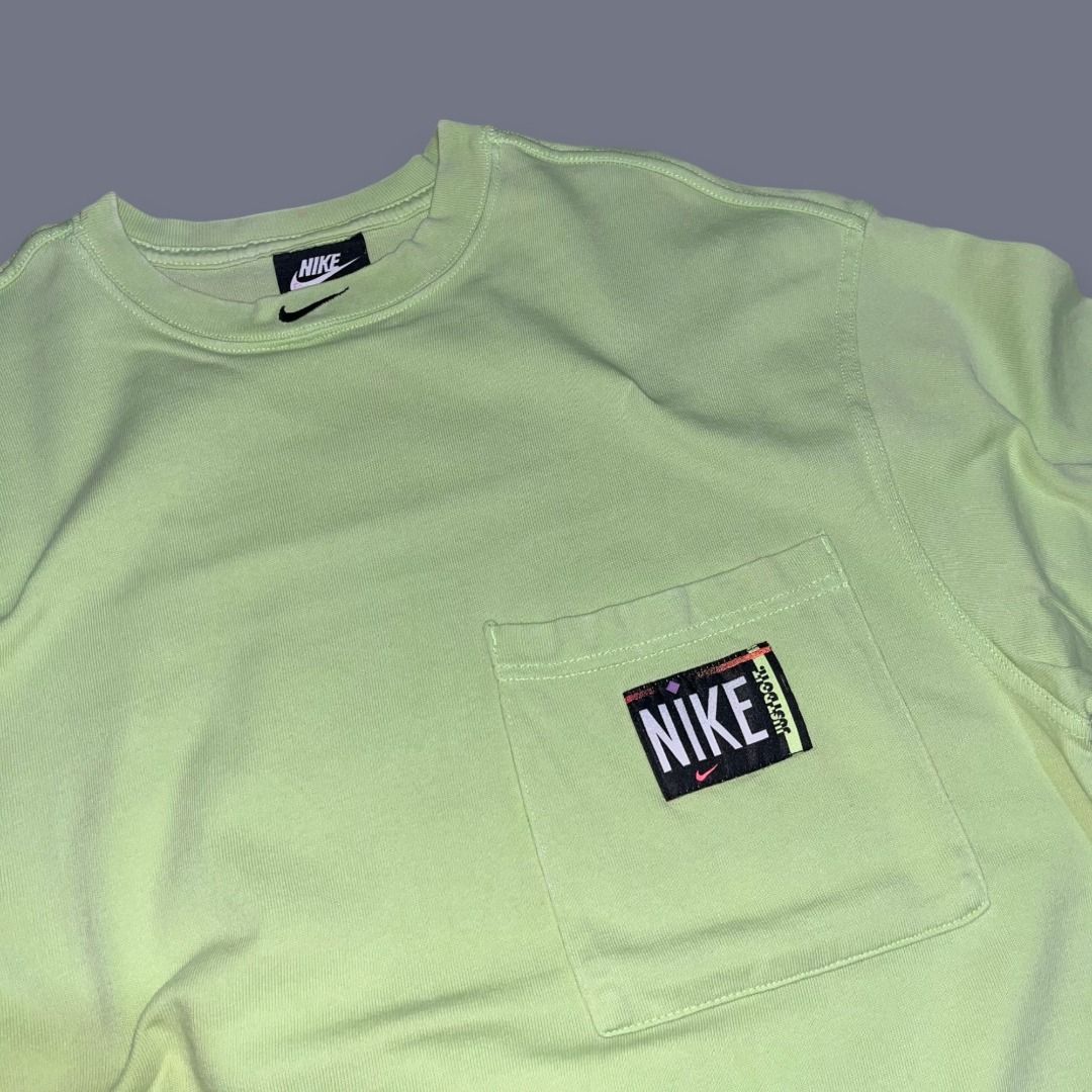 NIKE GREEN T SHIRT (Category: Tshirts & Polo Shirts ) located in Quezon. Submitted by ejay.thrift.clothes (Listing ID 1463640847, Image 2). Description: NIKE LARGE 20.5 X 24 NO ISSUE COLOR RATE: 9/10 EXCELLENT CONDITION # 429.