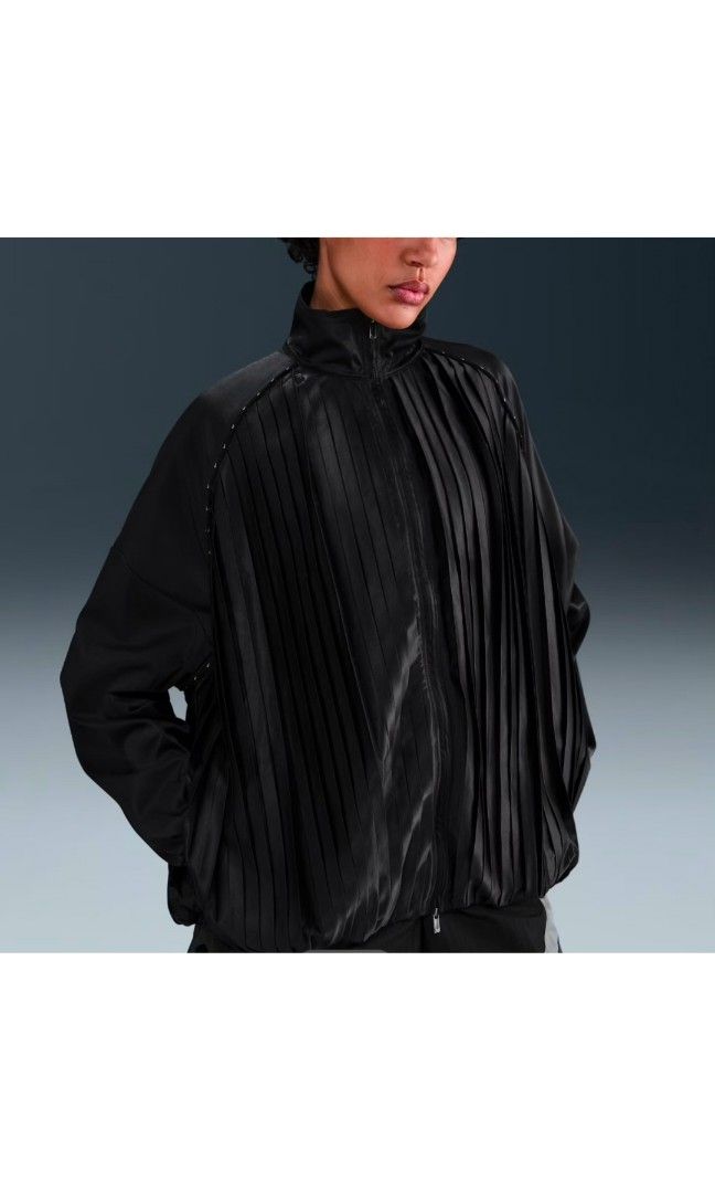 Nike Pleated High Collar Black Jacket (Category: Activewear) located in Caloocan City. Submitted by modishthriftstore (Listing ID 1463742292, Image 1). Description: Good as New Condition, nothing to explain Large size loc: Rainbow Village 5 North Caloocan.