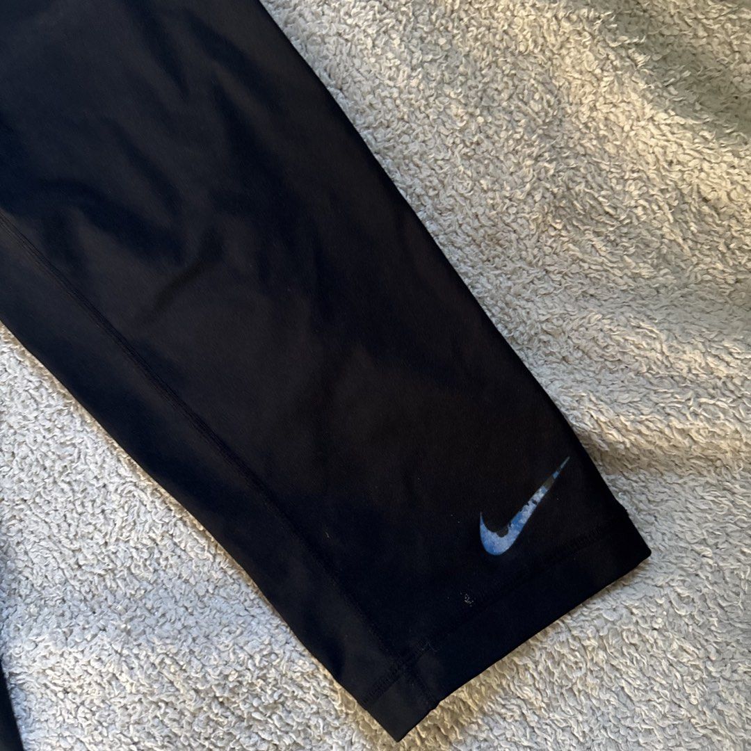 Nike Pro Capri Leggings (M) (Category: Activewear) located in Vigan. Submitted by chiyannav (Listing ID 1463742122, Image 3). Description: .