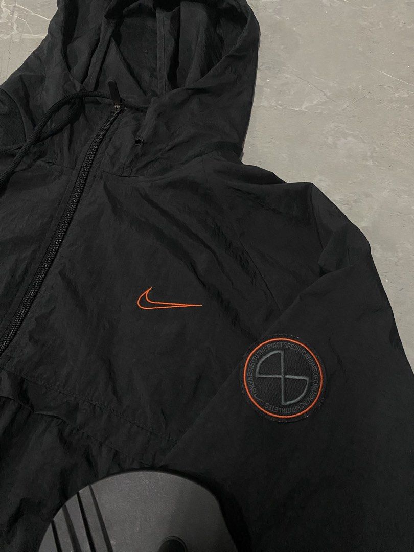 Nike Pro Dri-FIT Men's Full-Zip Hooded Jacket Windrunner (Category: Coats, Jackets and Outerwear) located in Santa Maria. Submitted by saintarchive316 (Listing ID 1463566107, Image 2). Description: - Black Nike hooded windbreaker - Size XXL - Lightweight material, ideal for layering - Features a small chest logo - Includes a patch on the sleeve - Zippered front closure - Convenient chest pocket - Adjustable drawstrings on the hood.