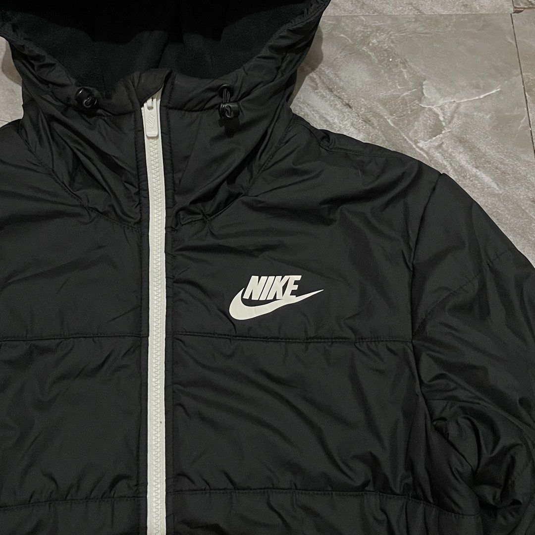 Nike Puffer Hoodie Jacket (Category: Coats, Jackets and Outerwear) located in Bacoor. Submitted by thrift2dough (Listing ID 1463595642, Image 2). Description: Nike Puffer Hoodie Jacket Size: Medium Condition: 10/10 Issue: None Dimensions Width: 21 in Length: 26.5 in Price: 1,800 shipped.