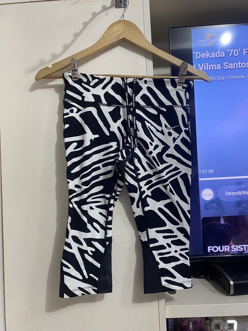 Nike running leggings (Category: Other Bottoms) located in Santa Maria. Submitted by jordangail (Listing ID 1463625202, Image 1). Description: 28-30x22 Nike running gang tuhod May pocket sa likod with zip 2 secret pocket sa bewang Excellnt No issue Mine na Gcash Jnt God bless .