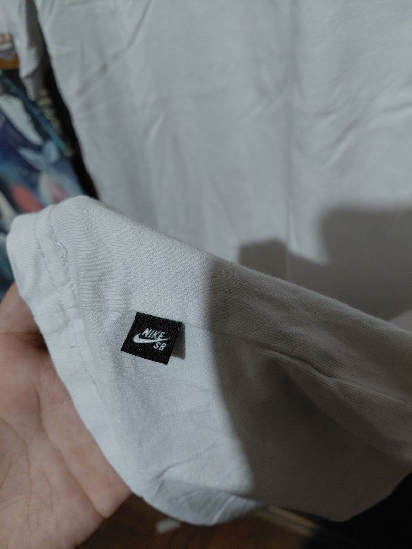 Nike SB White T-Shirt (Category: Tshirts & Polo Shirts ) located in Imus. Submitted by frootiloots4103 (Listing ID 1463719011, Image 2). Description: - White Nike SB T-shirt - Classic Nike SB logo on the chest - Small Nike SB tag on sleeve hem - Tag inside reads 'The Nike Tee' - Size: Large (L) - Ideal for casual everyday wear OPEN FOR NEGO (best if aspack) 📍Imus, Cavite 4103 Can do meetups within Imus Area 🚚 J&T or Lalamove 📨 DMs are OPEN 💸 