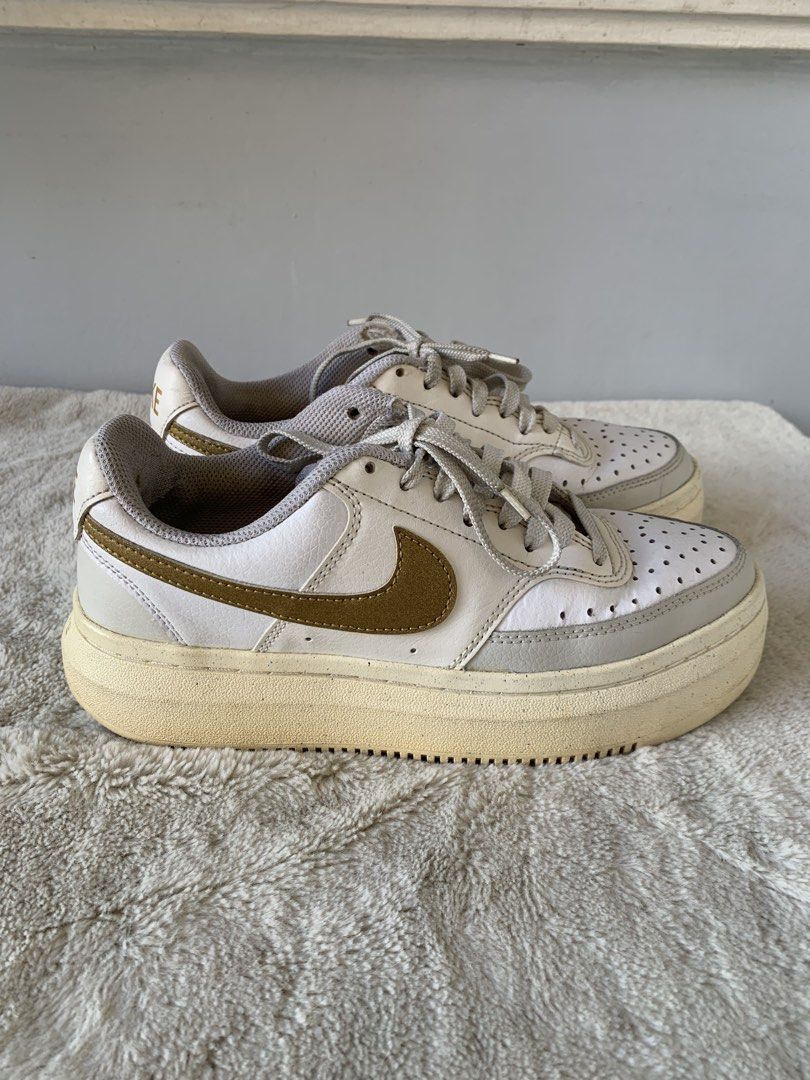 Nike Shoes (Category: Sneakers) located in Taguig. Submitted by madisam (Listing ID 1463575530, Image 2). Description: Preloved clear in pics Size:38 .