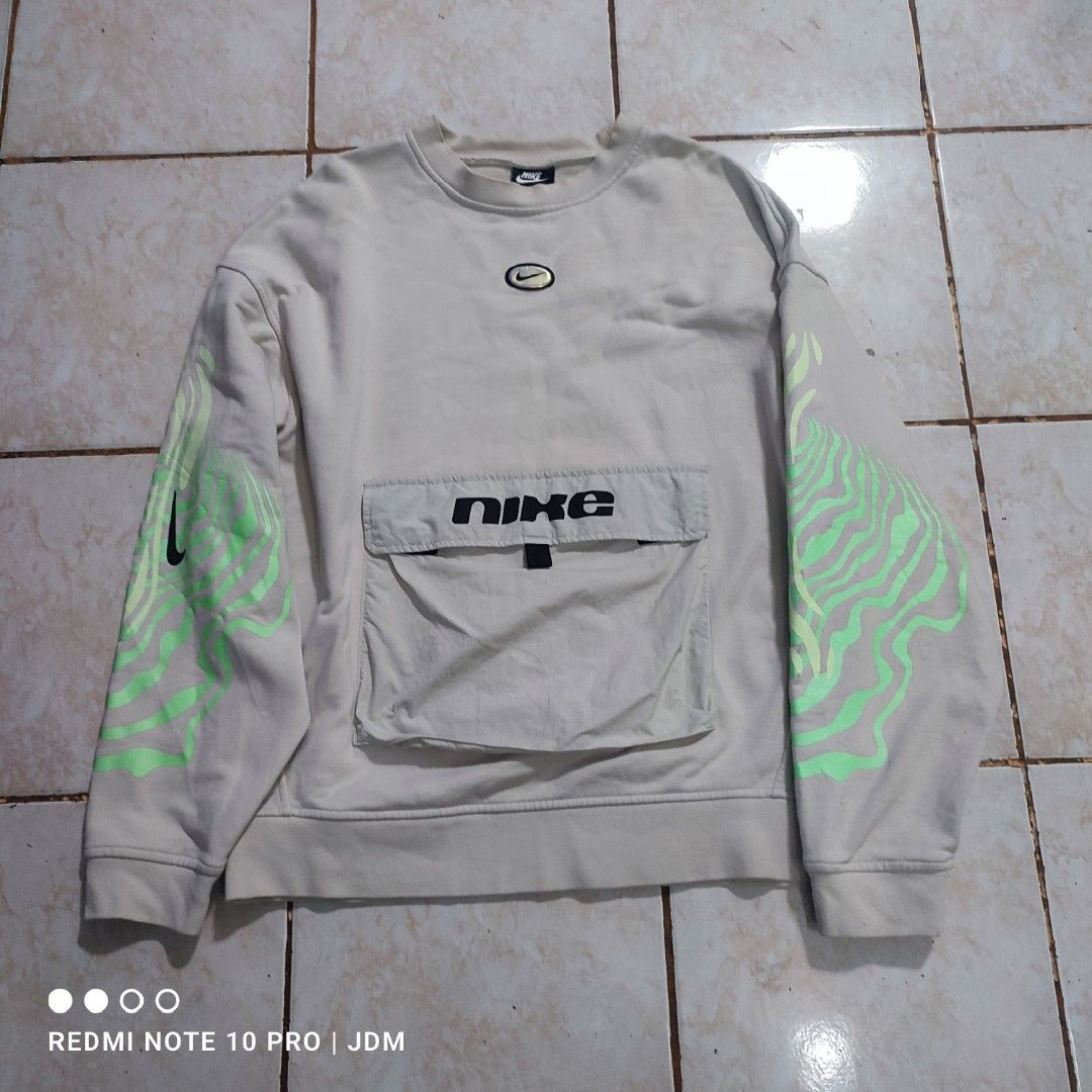 Nike Sweatshirt Center Logo (rare) (Category: Coats, Jackets and Outerwear) located in Antipolo. Submitted by klashnikov (Listing ID 1463628542, Image 1). Description: Nike AS U NK Crew Fleece NR Rare item,Loose fit,water repellant pocket,nike center oval jewel swoosh branding,neon volt patterns on sleeve famous from the atmos x nike airmax 95 collab Size:Large Dimes:24x27 Tags:Complete Condition: Excellent like new ColorRate:10/10 Honest issue:n