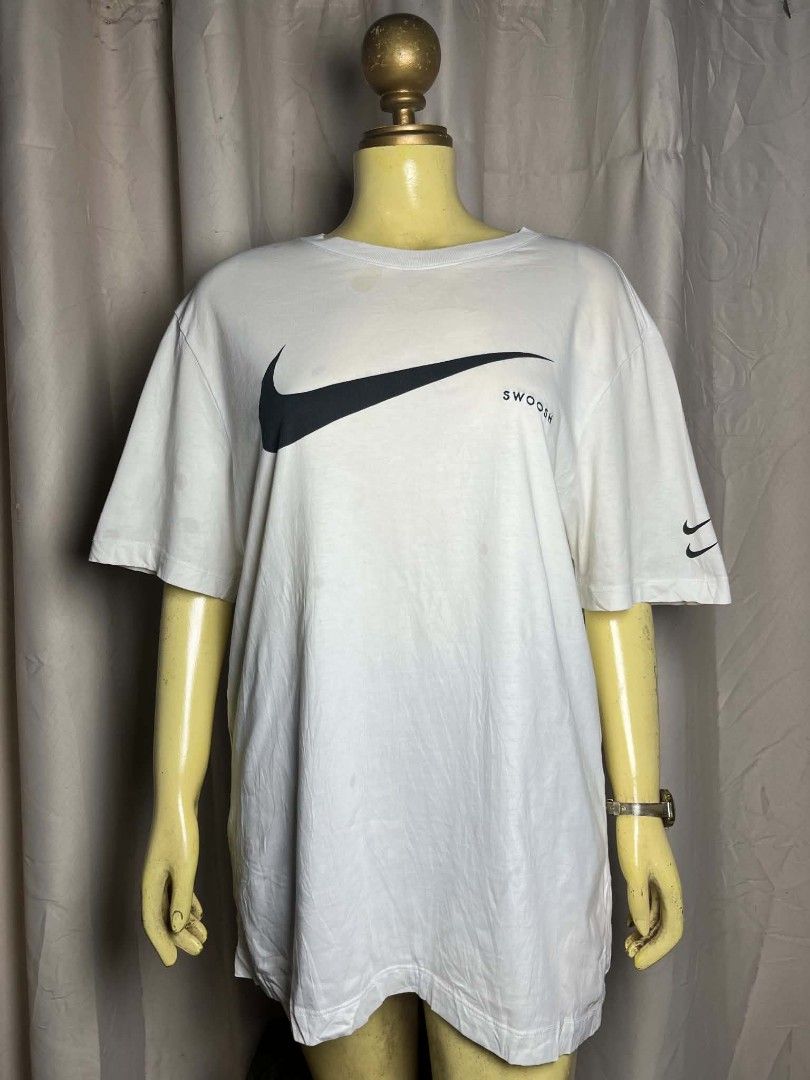 NIKE SWOOSH (Category: Tshirts & Polo Shirts ) located in Roxas City. Submitted by hd_thriftshop (Listing ID 1463696000, Image 1). Description: Dimension WIDTH : 22 LENGTH : 28.5 LARGE.