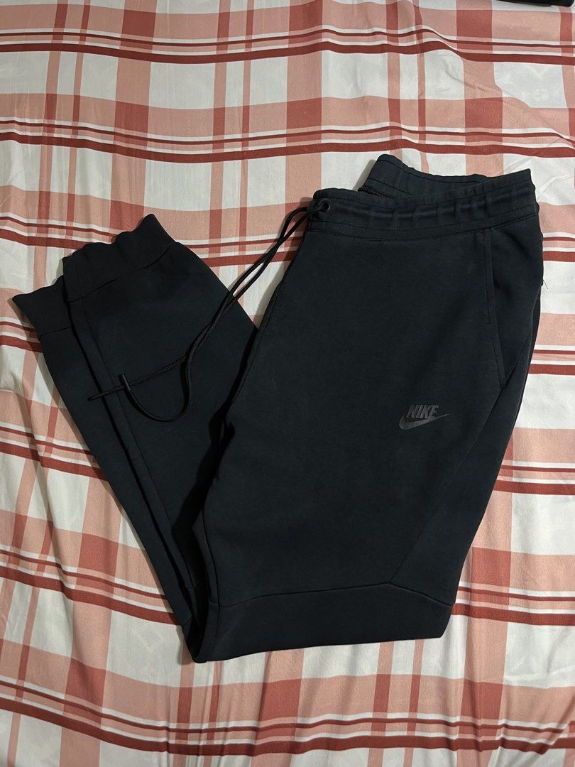 Nike Tech Fleece Joggers Black XL (Category: Joggers) located in Pasay City. Submitted by Oboyyy (Listing ID 1463643854, Image 1). Description: - Brand: Nike - Style: Tech Fleece Joggers - Size: XL - Color: Black - Features: Signature Nike logo, zippered pockets, drawstring waist - Ideal for: Everyday wear, workouts.