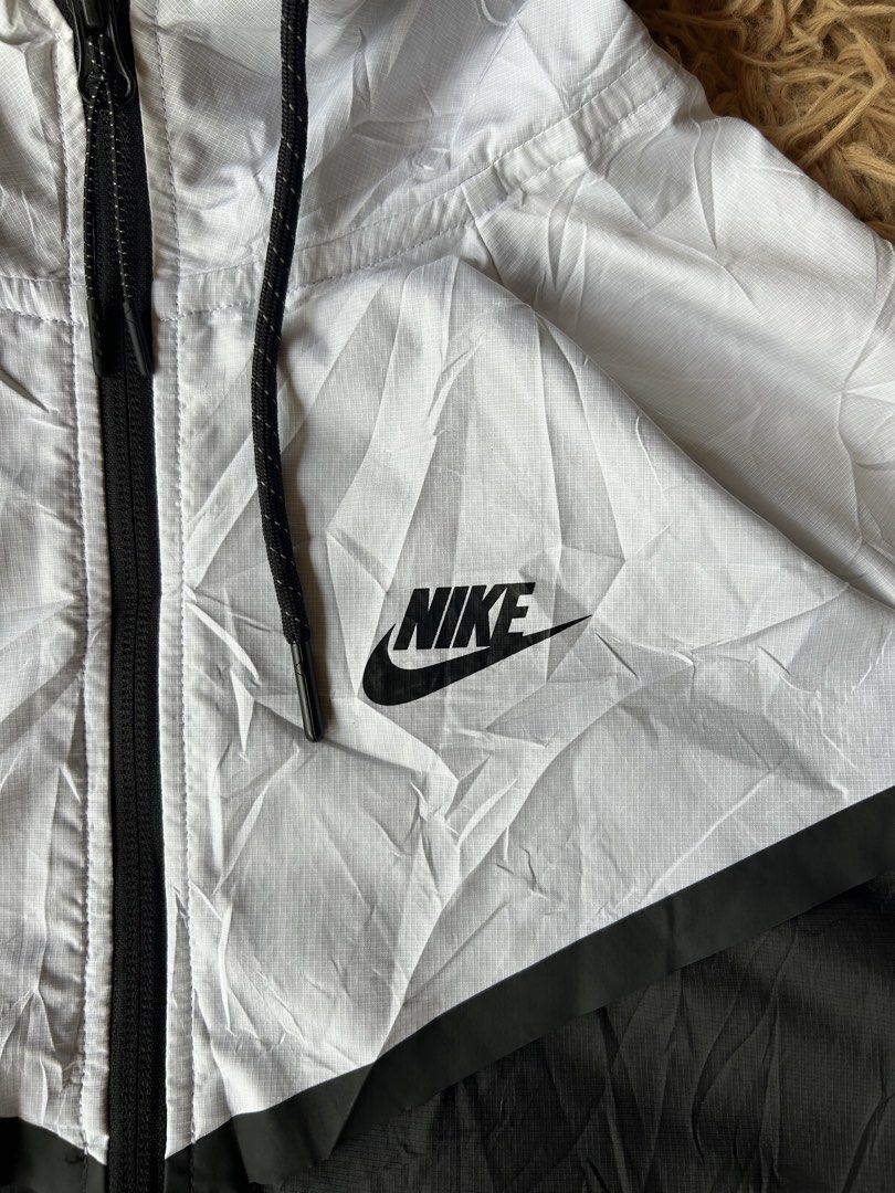 Nike Tech Hypermesh Windrunner Men's Jacket (Category: Hoodies) located in Cebu City. Submitted by thriftculture.ph (Listing ID 1463597387, Image 3). Description: Nike Tech Hypermesh Windrunner Men’s Jacket (White) Size- Large on tag Length- 27 Width- 21 Issue: None Color rate: 10/10 Crispy Condition.
