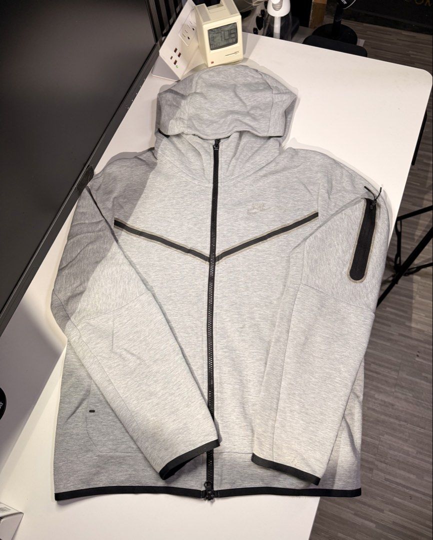 Nike Techfleece (Category: Coats, Jackets and Outerwear) located in Bulacan. Submitted by jomar_0705 (Listing ID 1463728060, Image 2). Description: Nike Techfleece Medium on tag W21 L26 Excellent Nabakbak Logo .