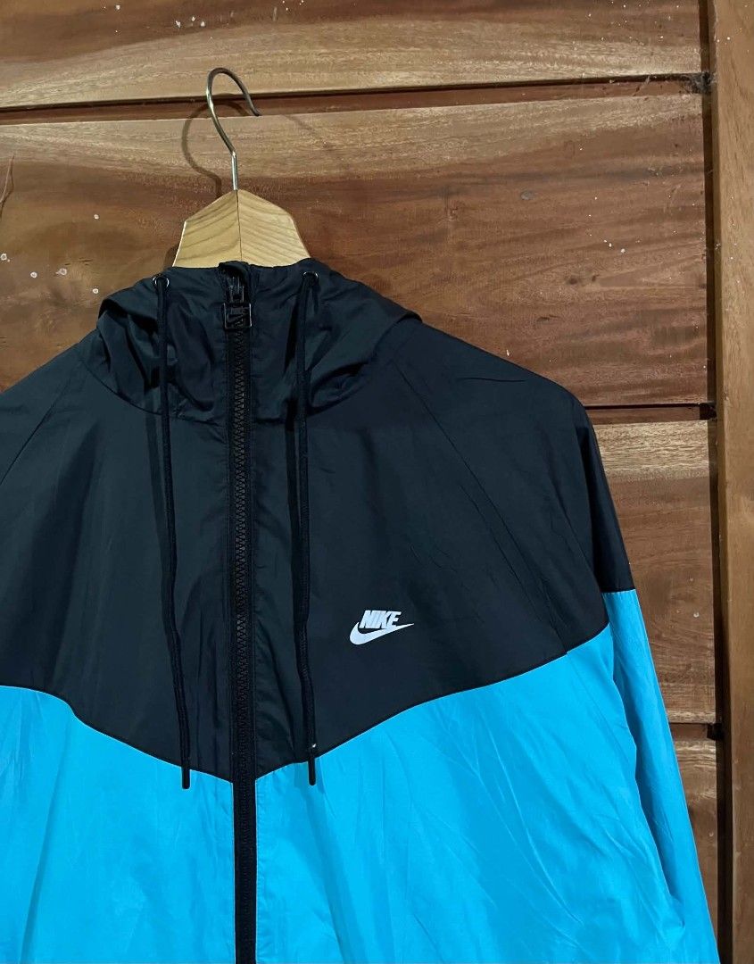 NIKE TWO TONE WINDBREAKER (Category: Activewear) located in Tagum. Submitted by danelle_closet1106 (Listing ID 1463652934, Image 2). Description: EXCELLENT TO NEW SIZE:MEDIUM TO LARGE NO ISSUE REPRINT LOGO.