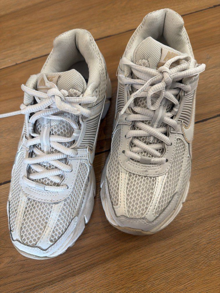Nike vomero (Category: Sneakers) located in Quezon City. Submitted by destashingmycloset (Listing ID 1463583769, Image 1). Description: .