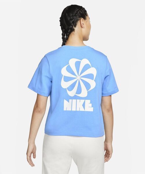 Nike Women’s Tee Boxy (Category: Shirts) located in Cebu City. Submitted by jlturno1999 (Listing ID 1463671873, Image 1). Description: Nike Women’s Tee Boxy Good as new condition 21.5x23 dimensions 9,8/10 color rate Legit/authentic Heavycotton No issue.