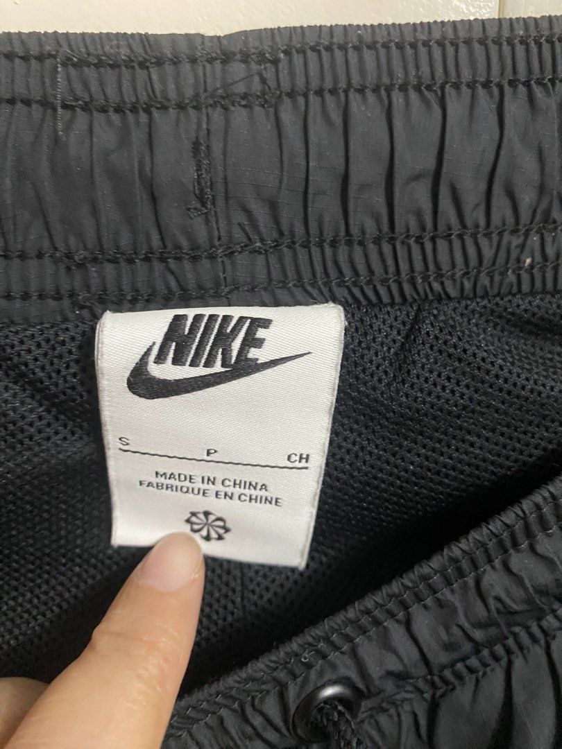 Nike woven jogger pants (Category: Joggers) located in Santa Maria. Submitted by jordangail (Listing ID 1463627440, Image 3). Description: Nike woven joggerpants 26-30x36 Small on tag 100% polyester Windbreaker ang tela Pag nabasa mabilis matuyo. Kung ambon lang di agad mababasa Mine na Gcash Jnt God bless.