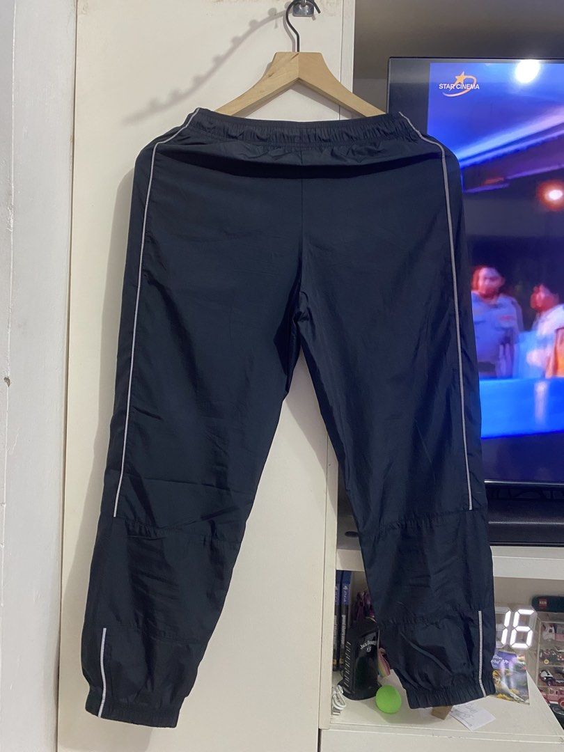 Nike woven jogger pants (Category: Joggers) located in Santa Maria. Submitted by jordangail (Listing ID 1463627440, Image 2). Description: Nike woven joggerpants 26-30x36 Small on tag 100% polyester Windbreaker ang tela Pag nabasa mabilis matuyo. Kung ambon lang di agad mababasa Mine na Gcash Jnt God bless.