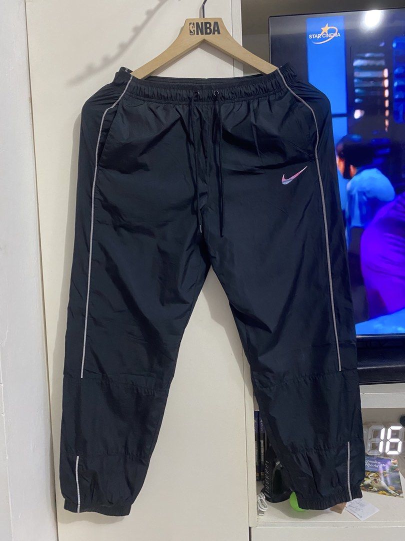 Nike woven jogger pants (Category: Joggers) located in Santa Maria. Submitted by jordangail (Listing ID 1463627440, Image 1). Description: Nike woven joggerpants 26-30x36 Small on tag 100% polyester Windbreaker ang tela Pag nabasa mabilis matuyo. Kung ambon lang di agad mababasa Mine na Gcash Jnt God bless.