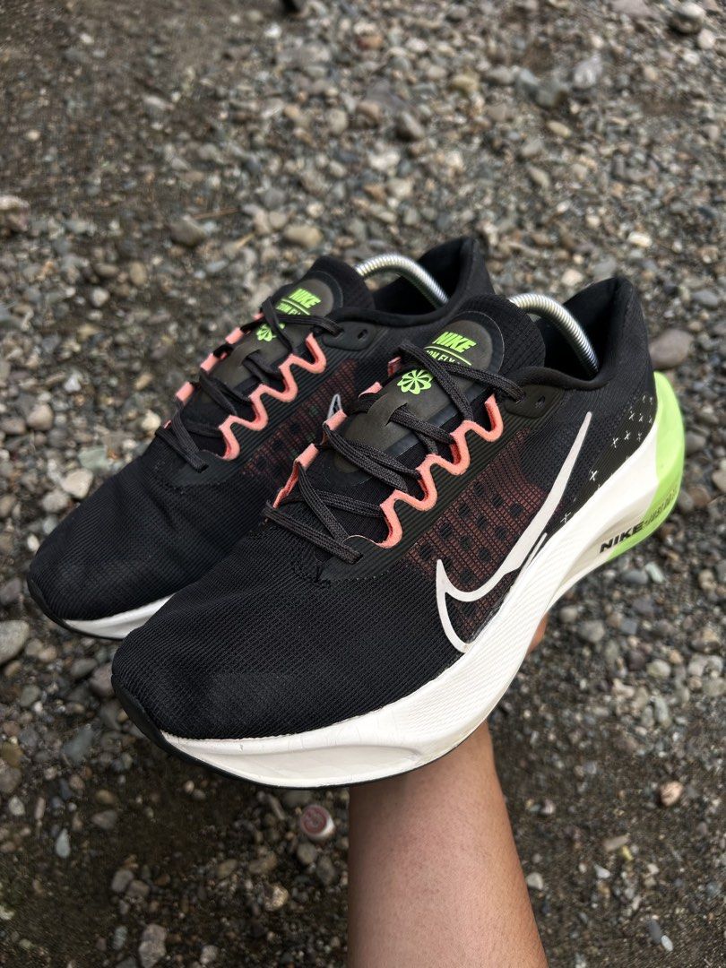 NIKE ZOOM FLY 5 ‘BLACK GHOST GREEN’ (Category: Sneakers) located in Cabanatuan. Submitted by thriftttttt (Listing ID 1463595639, Image 3). Description: SIZE: 10.5 US, 44.5 EUR, 28.5 CM.