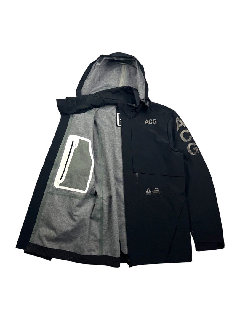 NikeLab — ACG 2-in-1 System Gore-Tex Jacket F/W15 (Category: Coats, Jackets and Outerwear) located in Puerto Princesa. Submitted by midas24k (Listing ID 1463560929, Image 2). Description: NikeLab — ACG 2-in-1 System Gore-Tex Jacket F/W15 When Mark Parker tapped Errolson Hugh to reboot Nike’s ACG line in 2014, this 2-in-1 System Jacket was the definitive flagship piece that redefined utility fashion. Engineered with a heavy-duty, waterproof Gore-T