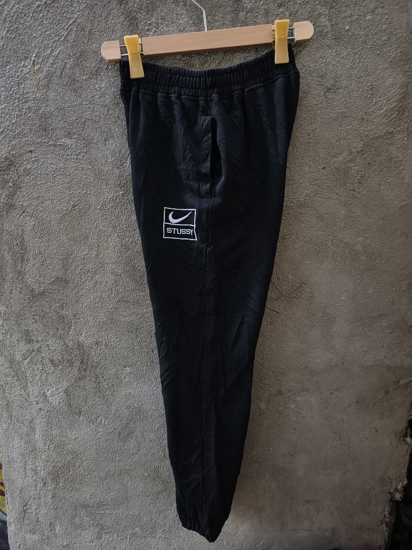 NikeXStussy Youth (Category: Joggers) located in Pulupandan. Submitted by 89archives (Listing ID 1463700291, Image 1). Description: Measurements📐 -Waist' 27-30 Youth To small adult! -Lenght' 36-37 Condition Excellent/Good Color rate 9.5/10 or better black pa! Issue-missing lace Need wash minimal Only! 📩Sure buyer's inbox Me!.